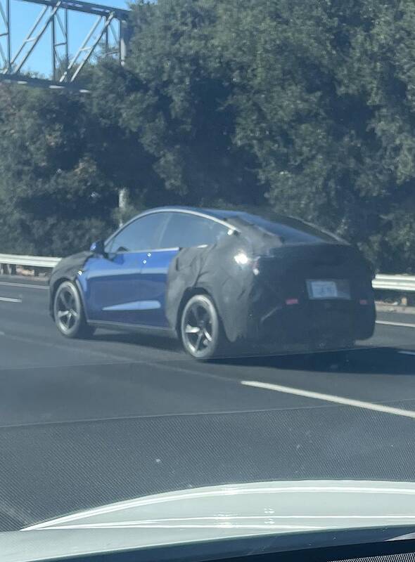 Tesla Model 2_20250729_003632482_01