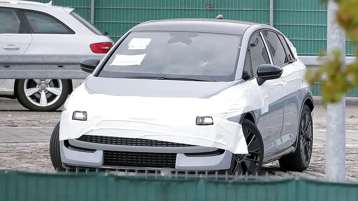 New Audi A2 e-tron spy shots-newcarscoops_1