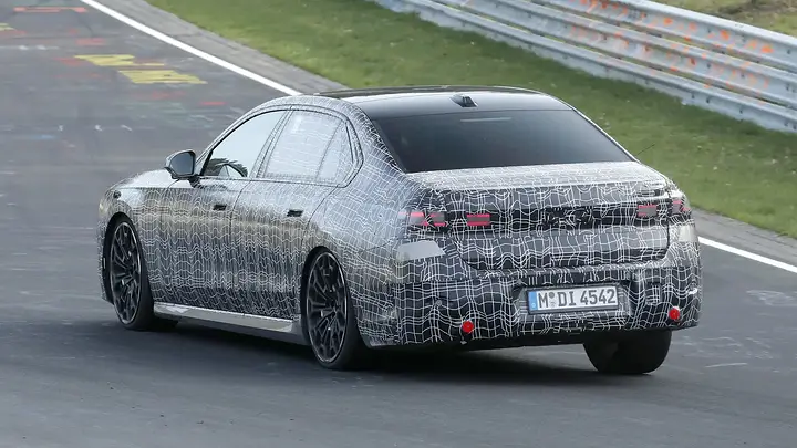 New BMW i7 facelift newcarscoops 004
