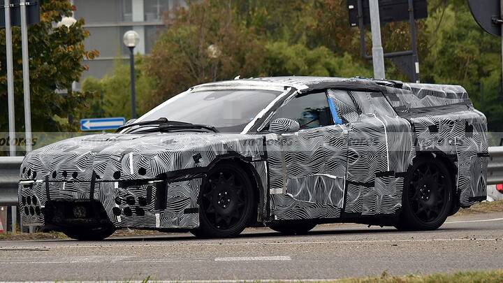 El primer eléctrico de Ferrari cazado durante la fase de pruebas estrenando camuflaje 0