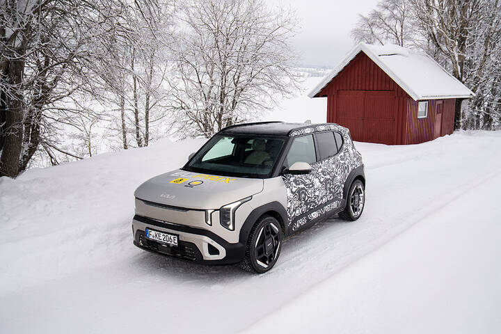 30390-kia-ev2-prototype-winter-test-norway-elprix-print-3600x2400-08