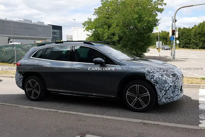 2027-Mercedes-EQS-SUV-724-7-1536x1024