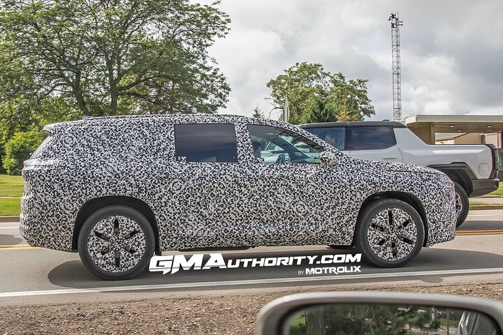 2025-buick-enclave-first-prototype-spy-shots-september-2023-exterior-006