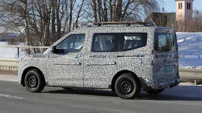 ford-tourneo-courier-spy-photo (8)