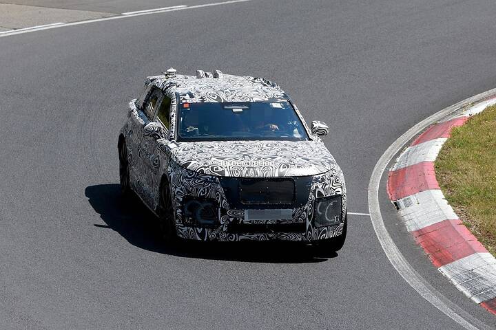 imgi_29_2027-range-rover-velar-electric-spied-with-a-full-roll-cage-testing-at-the-nurburgring_2