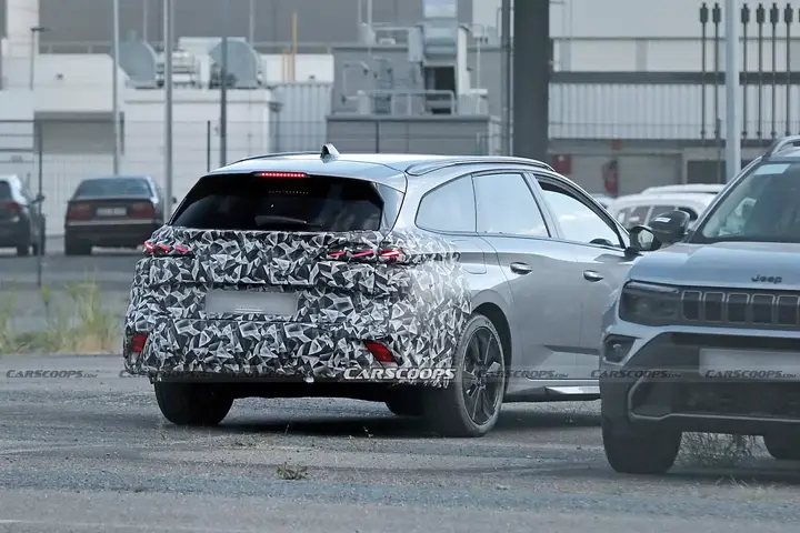Peugeot-308-SW-spy-shots-00006-1536x1025