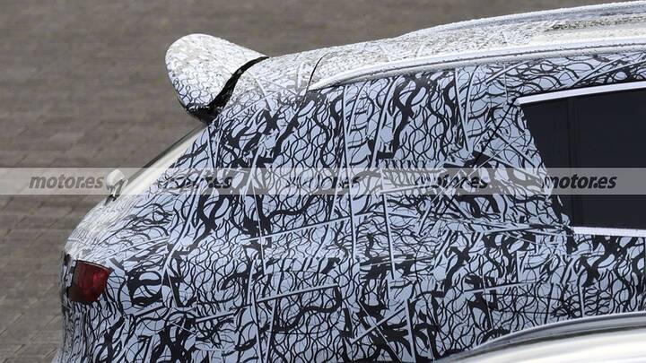 imgi_146_mercedes-glc-eq-amg-interior-fotos-espia-2026-2025110865-1762244038_17