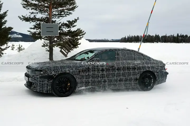 2027-BMW-M5-0213-16-1536x1024