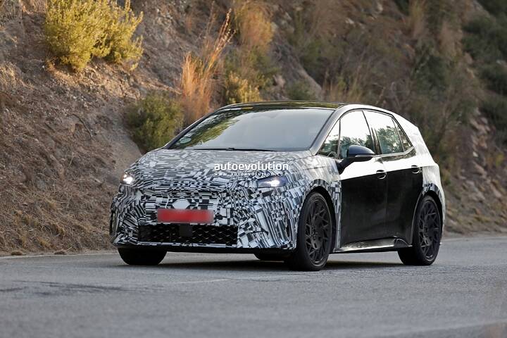 imgi_35_2026-cupra-born-spied-with-refreshed-front-bumper-headlights-and-taillights_3