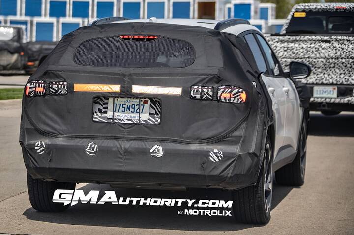 imgi442027-Chevrolet-Trax-Refresh-Prototype-Spy-Shots-newcarscoops-Exterior-010-rear-tail-lights-CHMSL