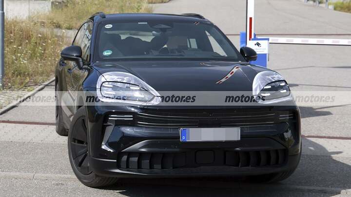 Finally revealed! The new electric Porsche Cayenne reveals its interior (and its new face, too)