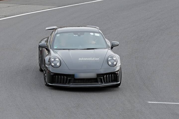 2025-porsche-911-spied-with-minimal-camouflage-will-debut-summer-2024_7