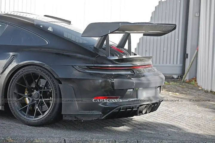 Porsche-992.2-911-GT3-RS-Scoop-10