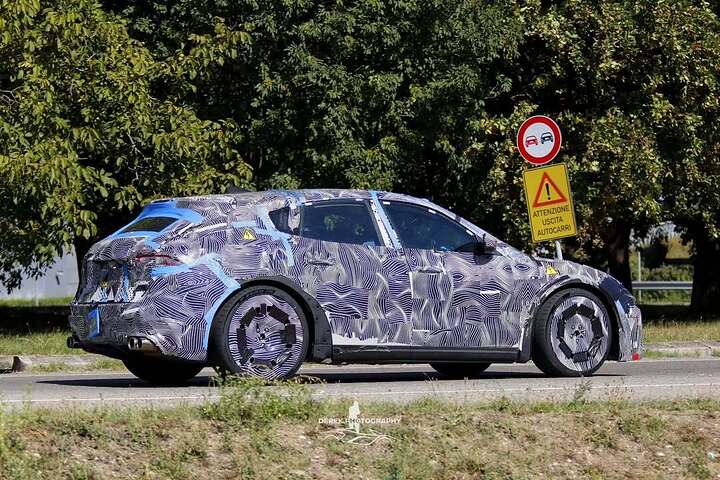 One of many Ferrari BEV test cars. With a little update.. she is now on her way with the produc (1)