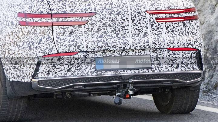 2027 Genesis GV70 Hybrid Spied_newcarscoops_2_12