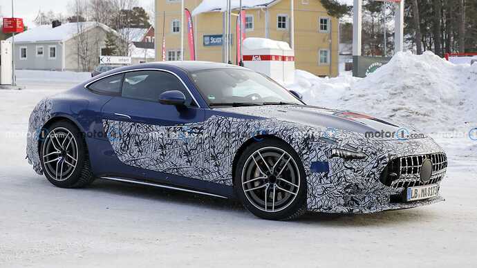 mercedes-amg-gt-side-view-facelift-spy-photo (1)