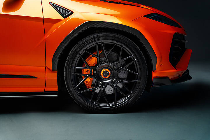 Urban-Widetrack-Lamborghini-Urus-SE-UV-1R-Wheel