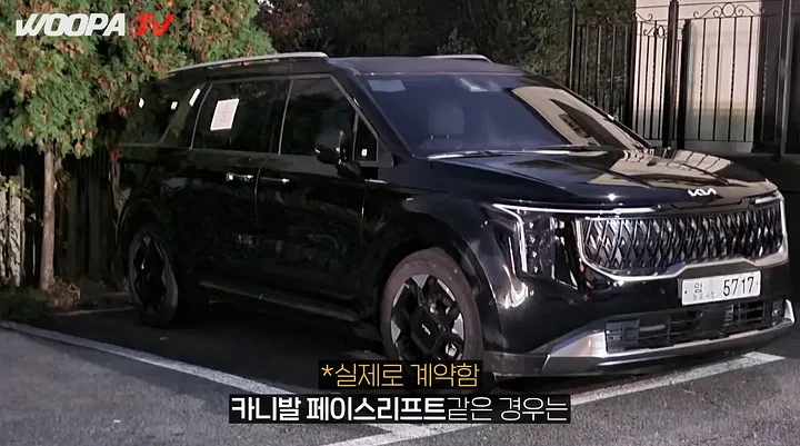 kia-carnival-facelift-in-the-wild.jpg