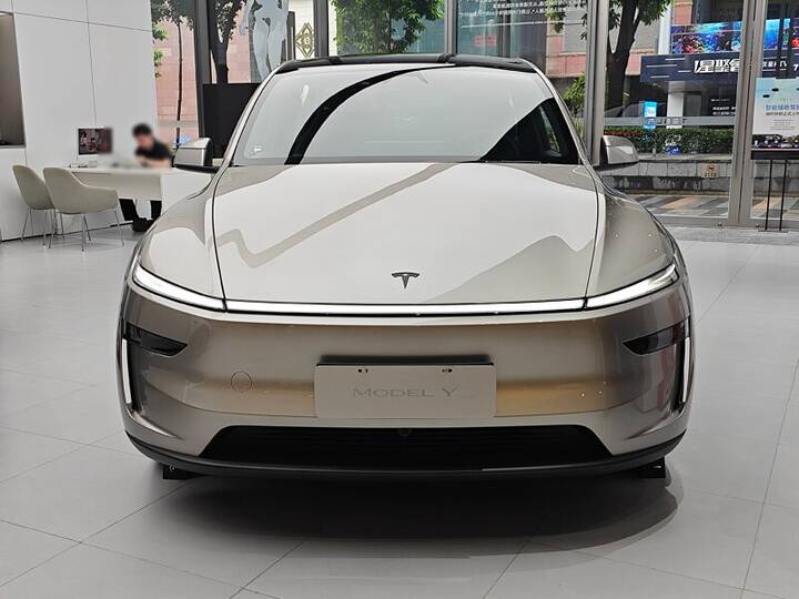 Tesla Model Y L six-seater_imgi_3_e59bbee78987-234-800x600