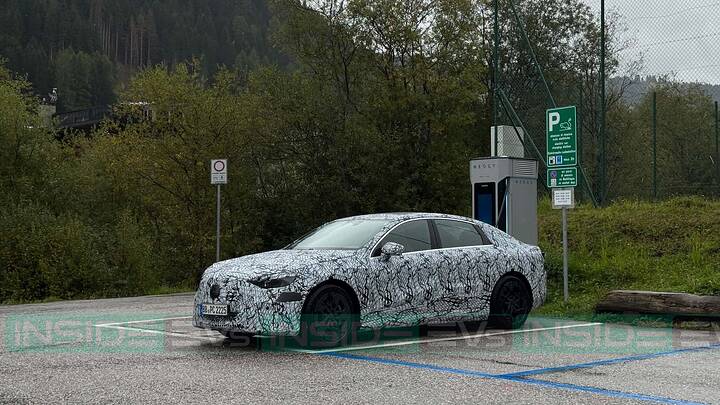 imgi_23_mercedes-c-class-with-eq-technology-spy-shots