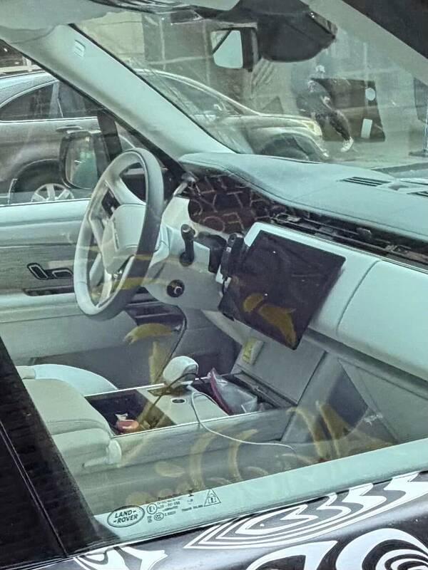 2027 Range Rover electric spotted-newcarscoops-b7