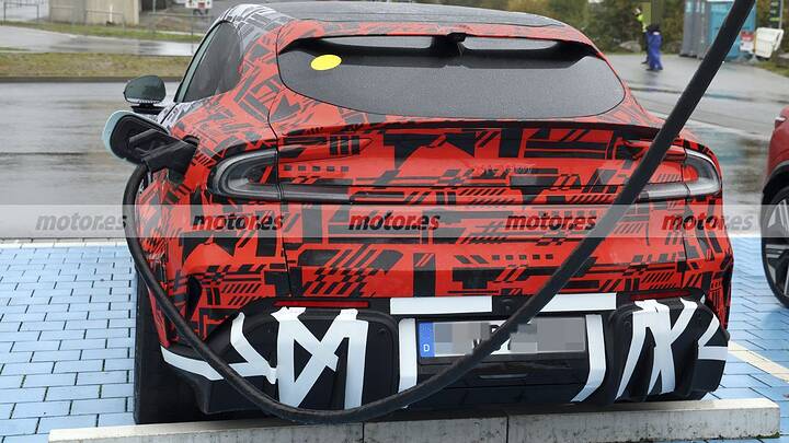 El nuevo Xiaomi YU7 GT quiere destronar a Ferrari, cazado en Nürburgring con más de 1.000 CV 13