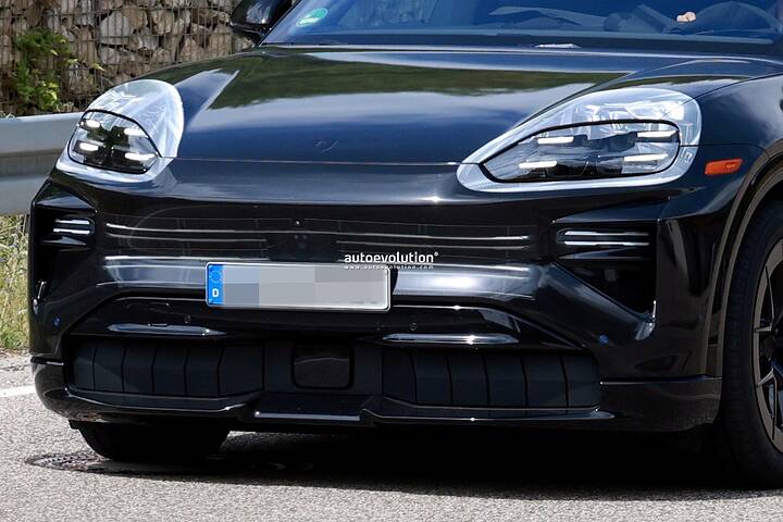 imgi_43_2027-porsche-cayenne-coupe-electric-spied-with-strange-looking-rear-vents_3