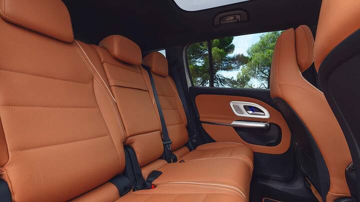 2027-mercedes-glb-interior