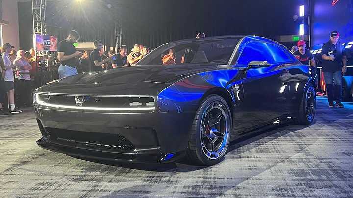 dodge-charger-daytona-srt-concept-ev-live-image (2)