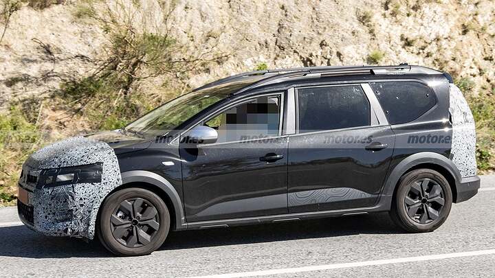 interior-dacia-jogger-2026-fotos-espia-2025107991-1746350931_6