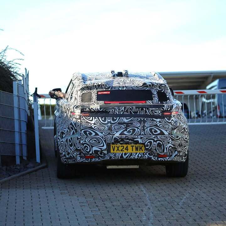 Prototype of the upcoming 'Range Rover Velar EV' #rangerover #rangerovervelar #velarev # spyshot #spycar #erlkönig #nurburgring #nürburgring #greenhell #nordschleife #ThomasSPhotos #wilcoblock (3)