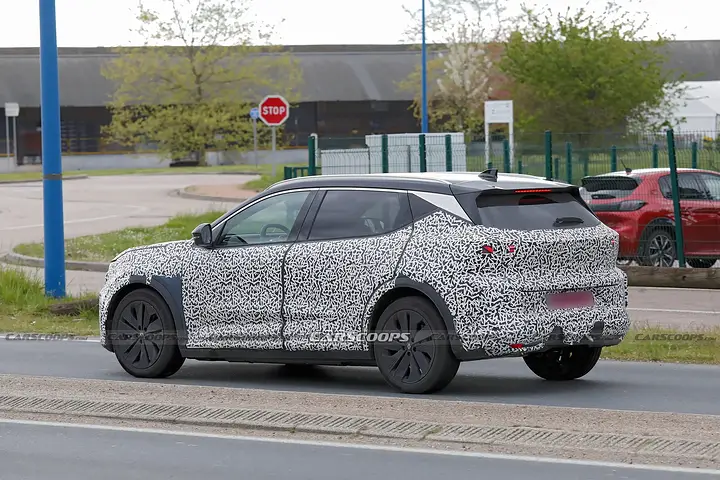 Renault-Scenic-E-Tech-Spy-Shots-EV-8