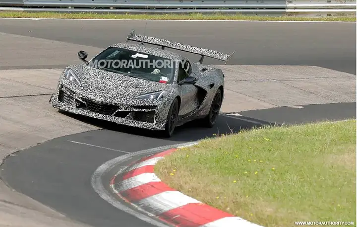 2026-chevrolet-corvette-zora-spy-shots--photo-via-baldauf_100941819_l