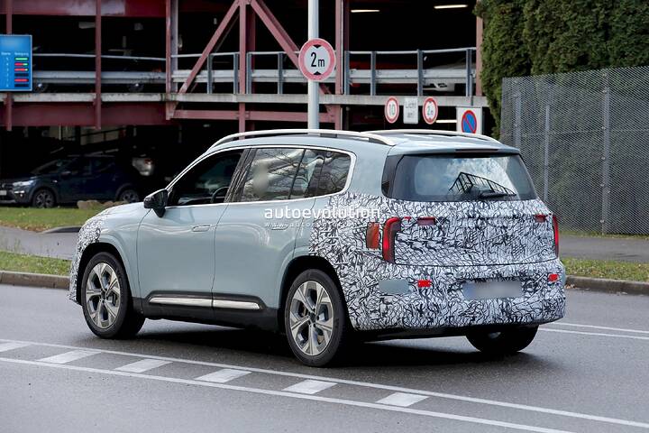 2026-mercedes-benz-glb-eq-sheds-more-camo-ahead-of-the-december-8-unveiling_14