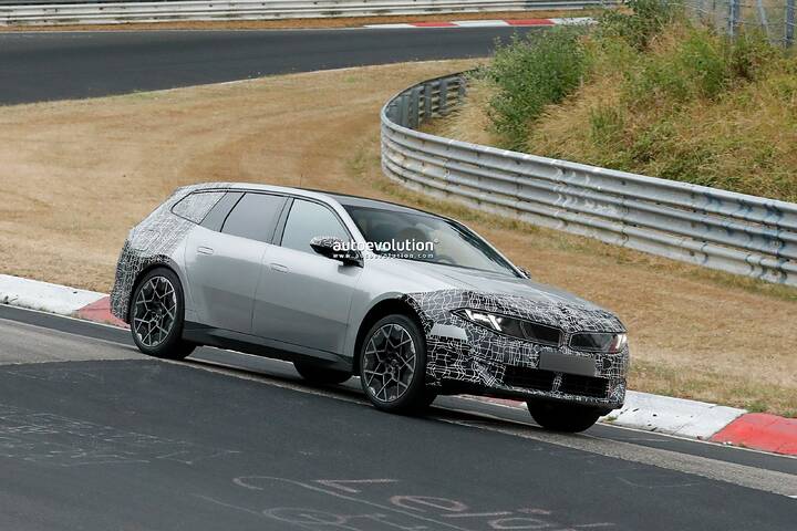 spy-photos-2027-bmw-i3-touring-prototype-gets-caught-testing-hard-on-the-nuerburgring-nordschleife-274371_1