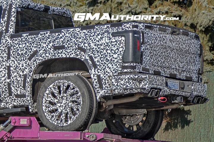 imgi_174_2027-Chevrolet-Silverado-1500-High-Country-Prototype-Spy-Shots-February-2026-Light-Camo-Exterior-006