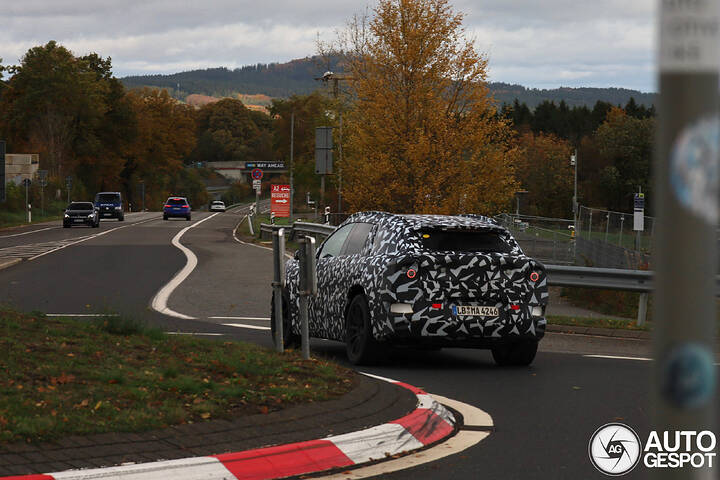 mercedes-benz-eqr-2026-687aa-c835023102025085040_6