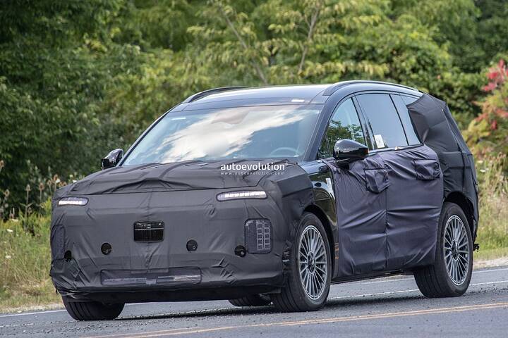 2025-hyundai-ioniq-9-spied-inside-and-out-looks-proper-for-a-us-made-three-row-suv_2