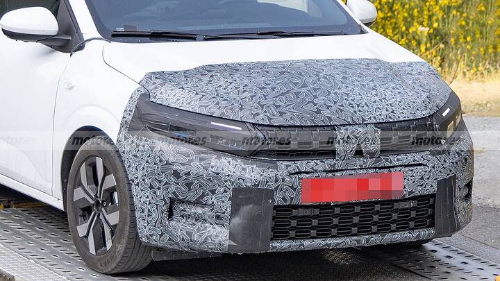 El coche barato más vendido se aleja de los chinos con una actualización que llega en 2025 repleta de mejoras 14