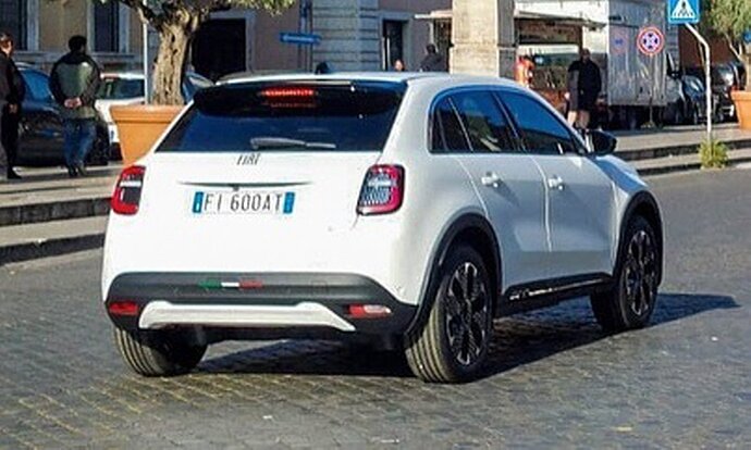 The new FIAT 600 is spotted36_n