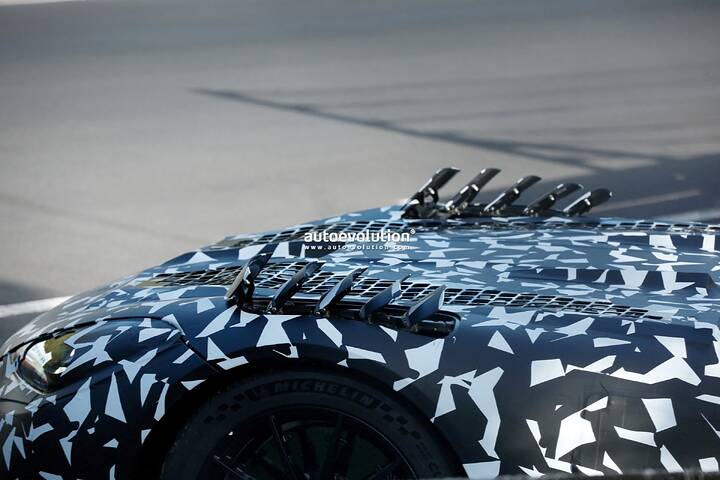 spy-photos-2027-mercedes-amg-gt-black-series-looks-more-production-ready-than-ever-before_10