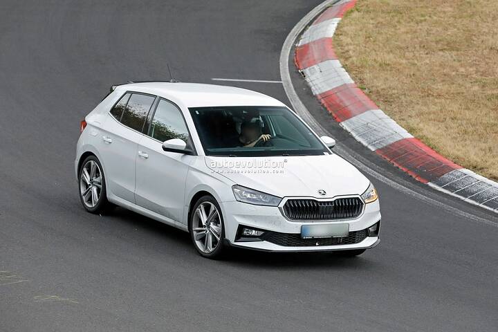 imgi_76_2026-skoda-fabia-rs-potentially-spied-may-feature-volkswagen-polo-gti-muscle_27