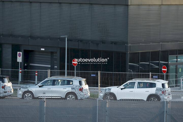 2026-mercedes-benz-glb-eq-sheds-more-camo-ahead-of-the-december-8-unveiling_4