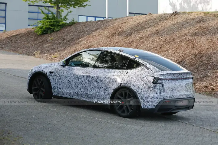2026-Tesla-Model-Y-Performance-32-Copy-1536x1025
