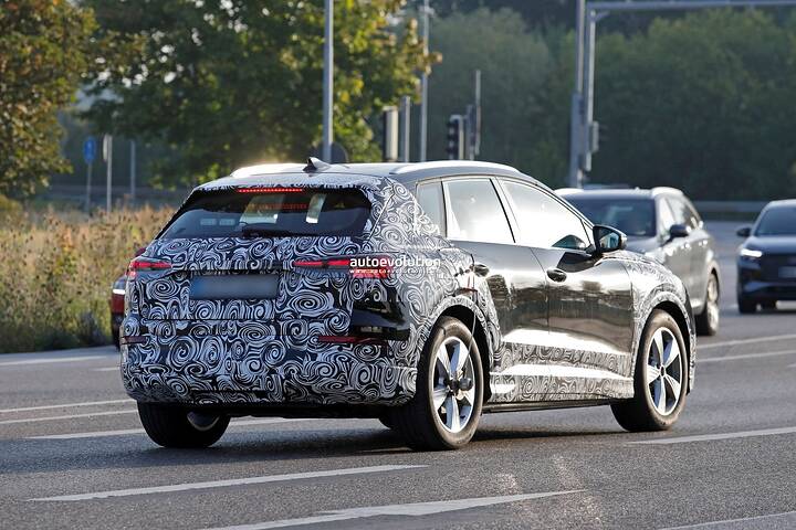 imgi_46_audi-spied-testing-q4-e-tron-facelift-redesigned-bumpers-join-revised-light-clusters_11