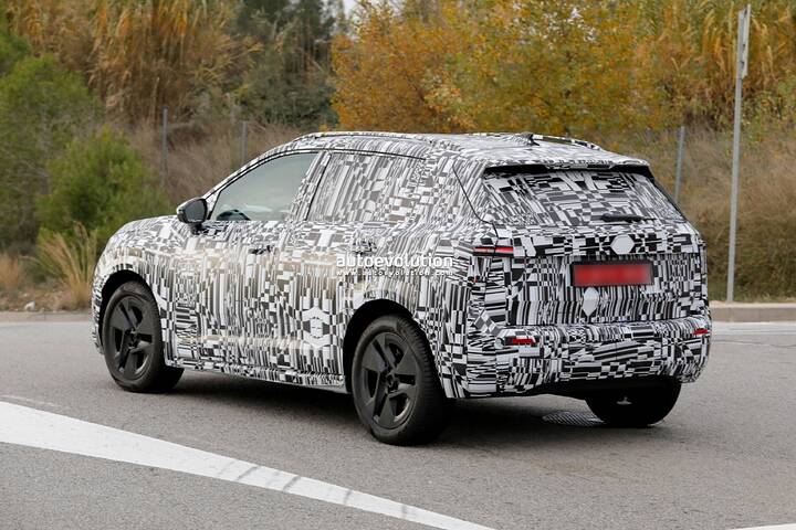 imgi_38_2026-skoda-epiq-spied-looking-as-close-to-production-as-it-gets_8