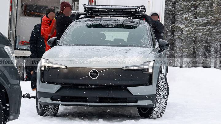 volvo-ex30-cross-country-fotos-espia-2025106284-1737539751_3