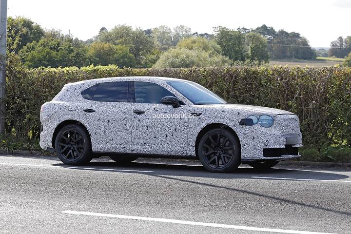 imgi_82_bentley-s-urban-ev-identifies-as-a-smaller-bentayga-in-new-spy-shots_27