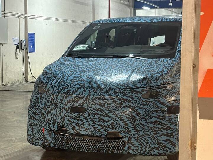 Several fresh Mercedes prototypes were spotted in China 🇨🇳, and the most eye-catching one is t (1)