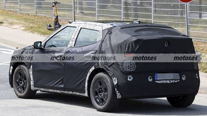 Primeras fotos espía del Hyundai IONIQ 2, el eléctrico que hará temblar al Volkswagen ID.2 13